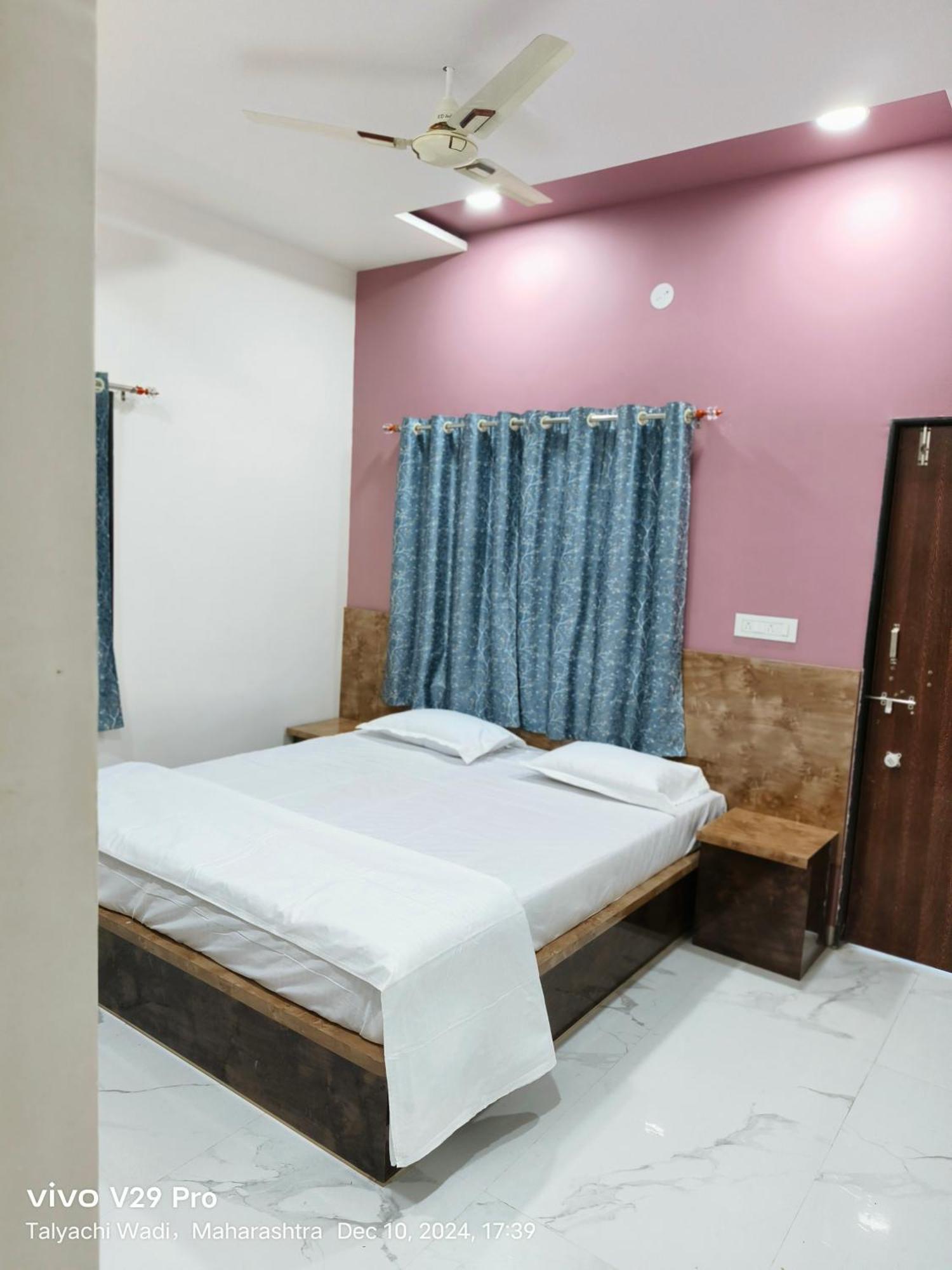 Hotel Shree Jyotirlinga Residency Ellora Esterno foto