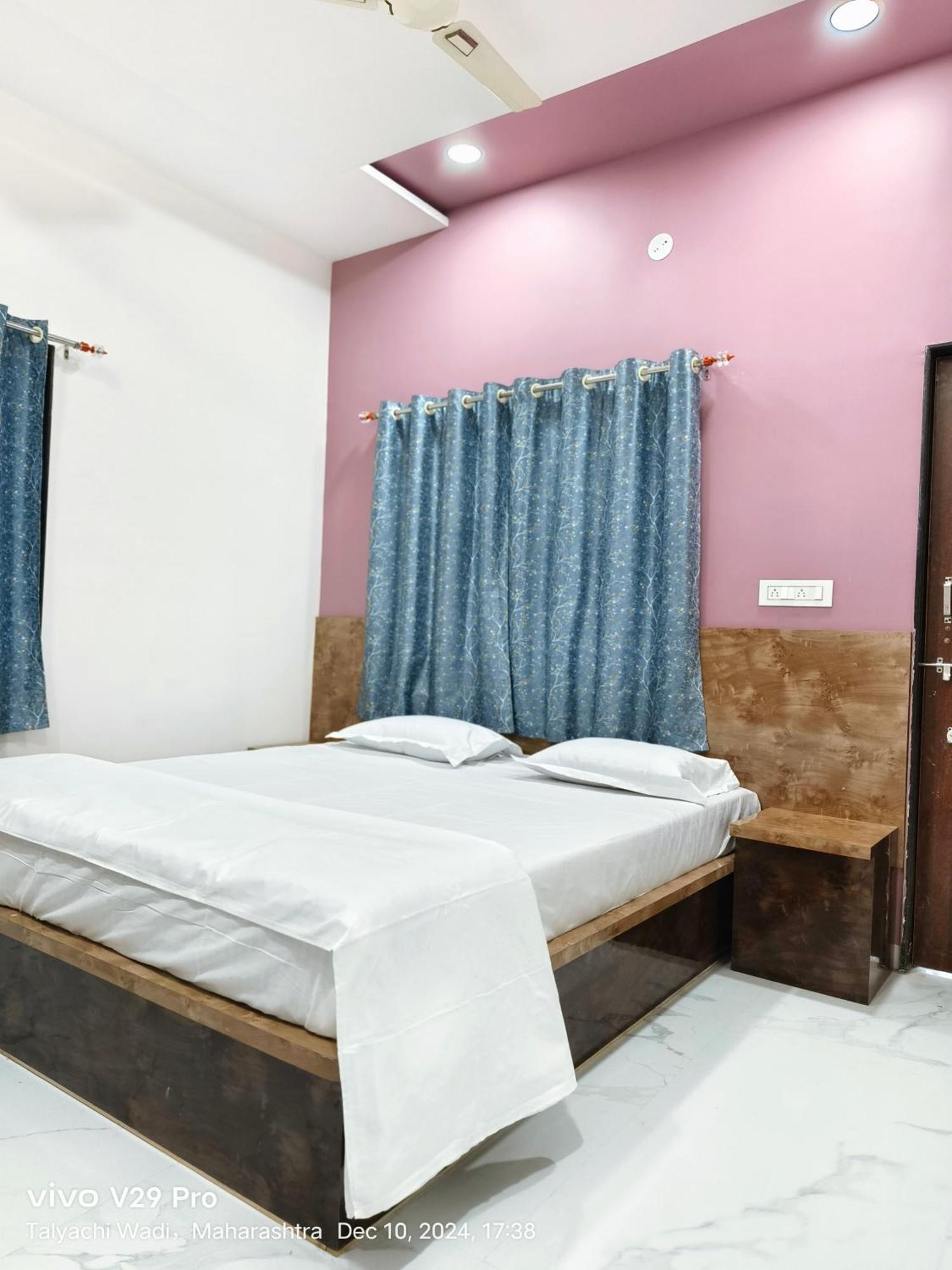 Hotel Shree Jyotirlinga Residency Ellora Esterno foto